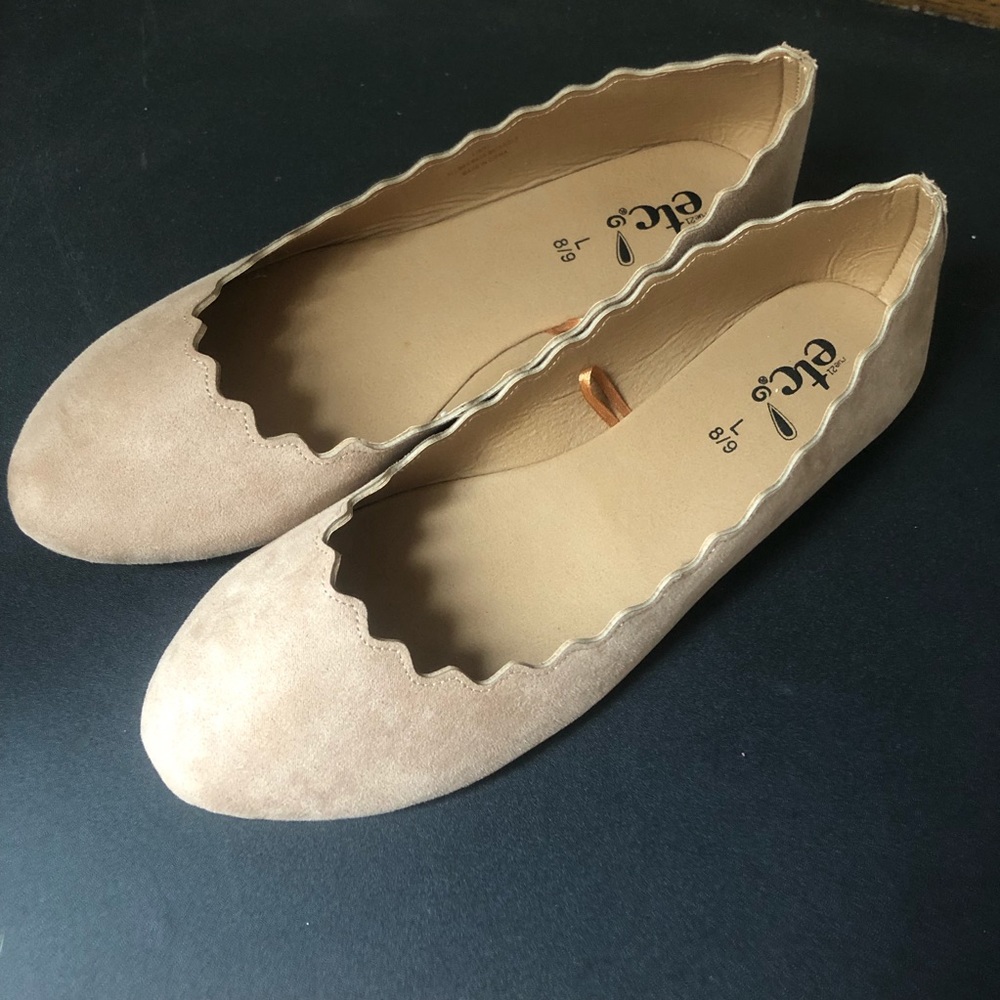 NWOT Rue21 Scalloped Trim Flats Cream